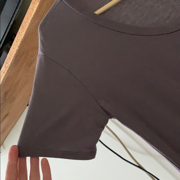 Super cute basic t - Picture 4 of 5